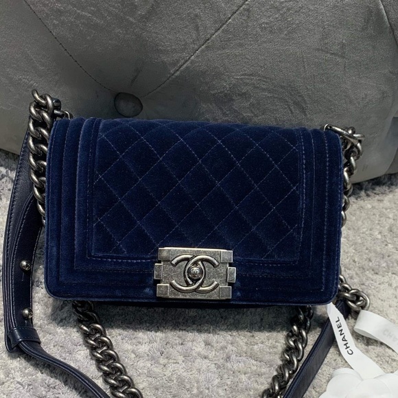 ⭐️SOLD⭐️Chanel Boy Flap Bag Quilted Velvet Small - Picture 7 of 15